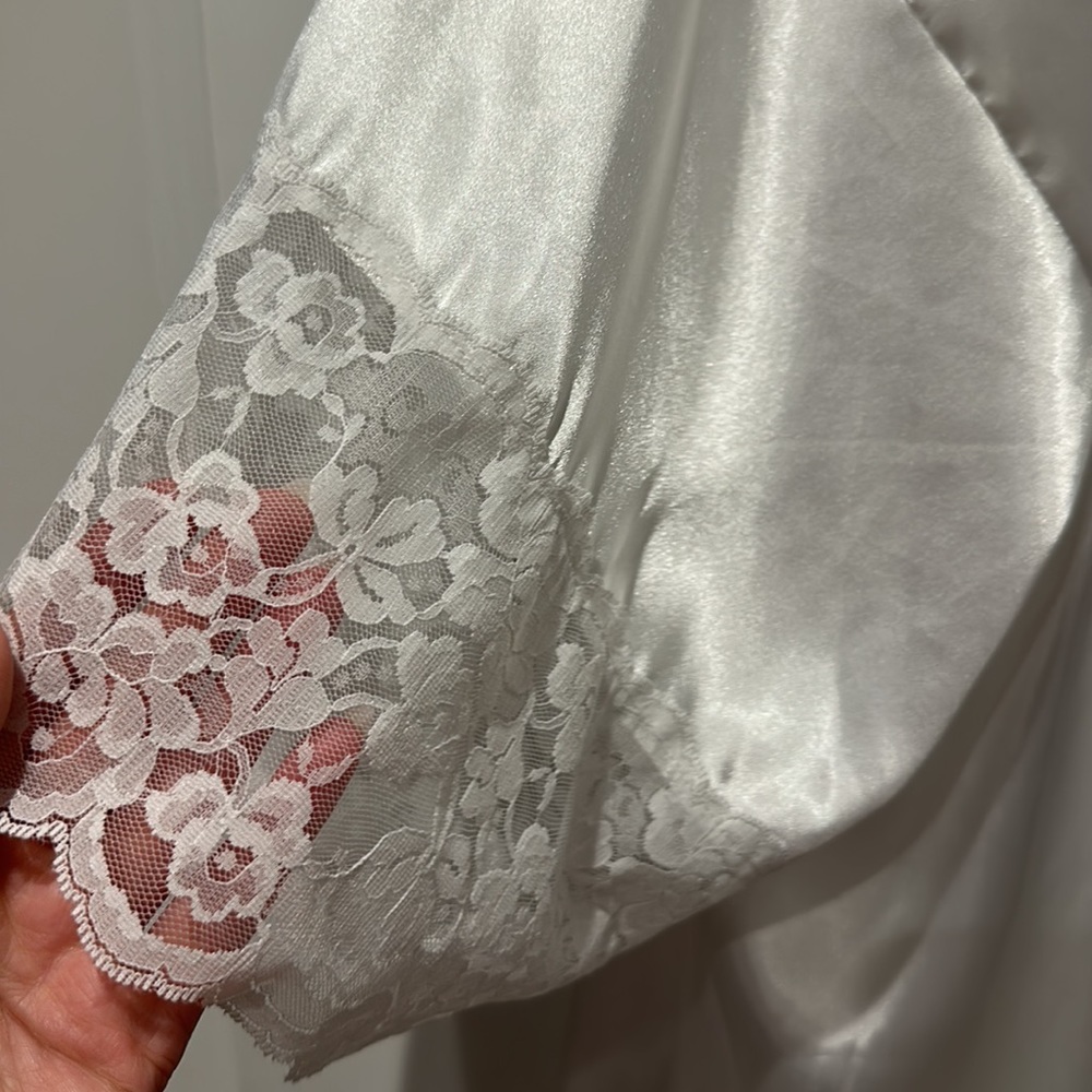 The Bride Wrap Robe - Picture 7 of 10